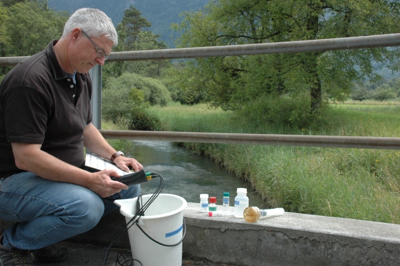 Die Fliessgewässer werden von uns regelmässig chemisch-physikalisch und biologisch untersucht.
